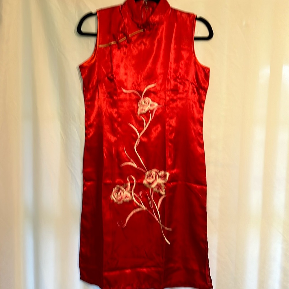Ladies size L Liang Liang red silk floral embroidered dtess